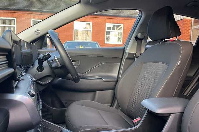 Hyundai KONA Advance 65kWh 5dr Auto Black