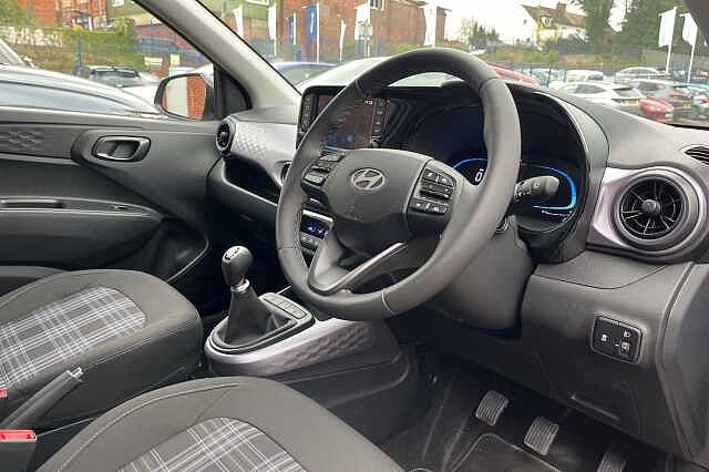 Hyundai i10 1.2 Premium 5dr [Nav]