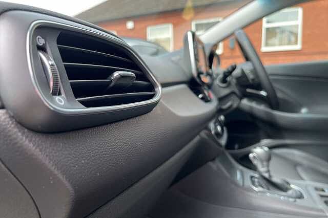 Hyundai i30 Fastback 1.4 T-GDI Premium 5dr DCT