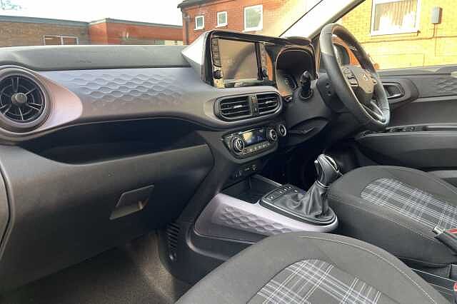Hyundai i10 1.0 Premium 5dr Auto [Nav]