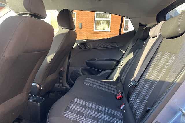 Hyundai i10 1.0 Premium 5dr Auto [Nav]