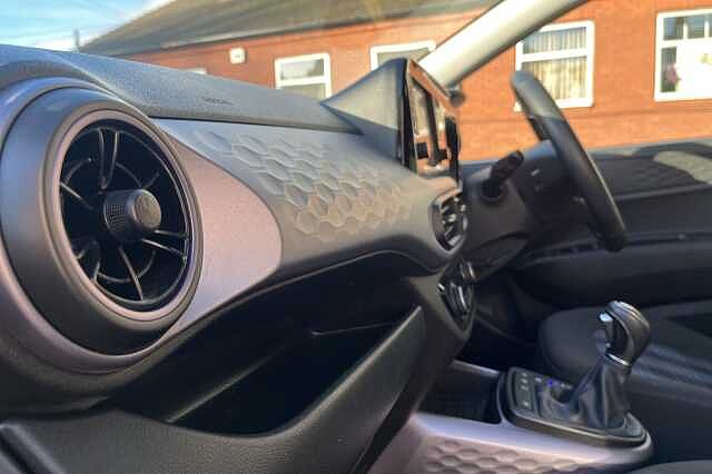 Hyundai i10 1.0 Premium 5dr Auto [Nav]