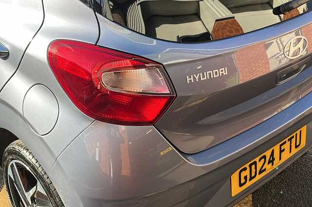 Hyundai i10 1.0 Premium 5dr Auto [Nav]