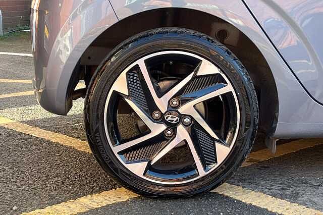 Hyundai i10 1.0 Premium 5dr Auto [Nav]