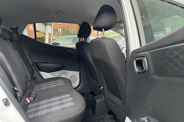 Hyundai i10 1.0 Premium 5dr [Nav]