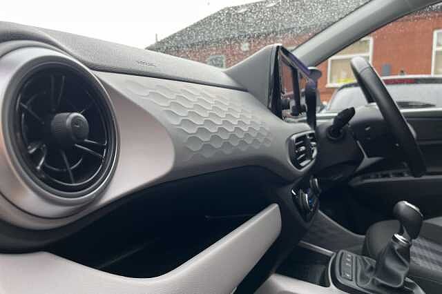 Hyundai i10 1.0 Premium 5dr [Nav]