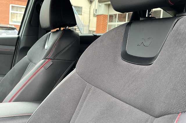 Hyundai TUCSON 1.6T Plug-in Hybrid N-Line 5dr Auto White