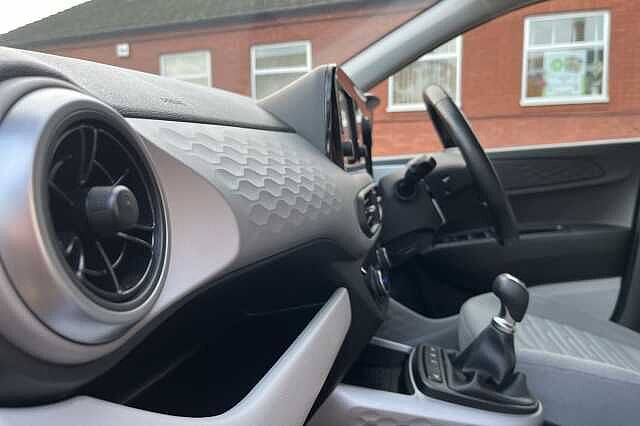 Hyundai i10 1.0 MPi Premium 5dr