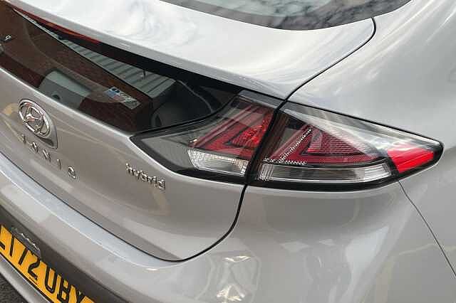 Hyundai IONIQ 1.6 GDi Hybrid Premium 5dr DCT